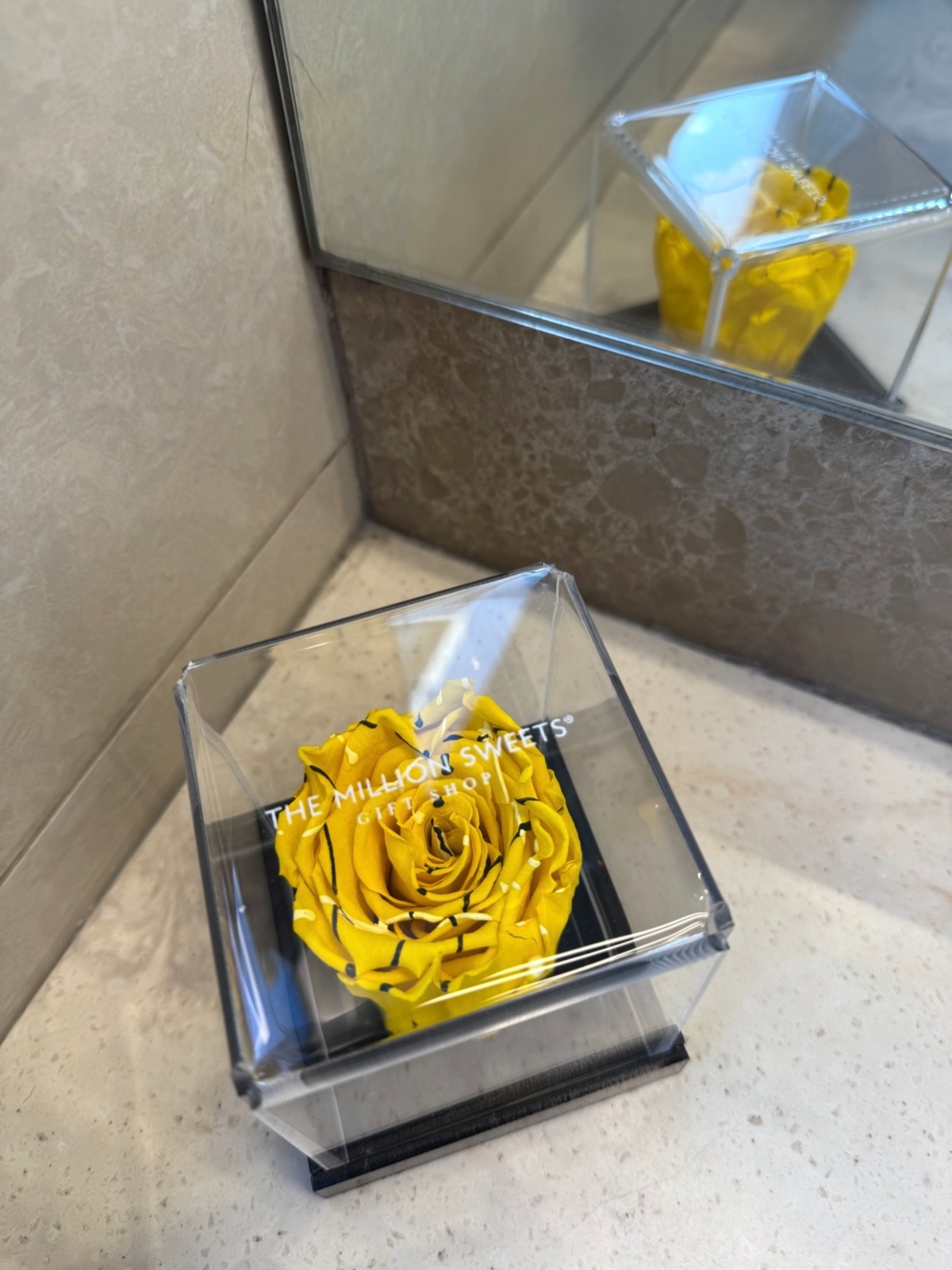 Dehidrirana žuta ruža